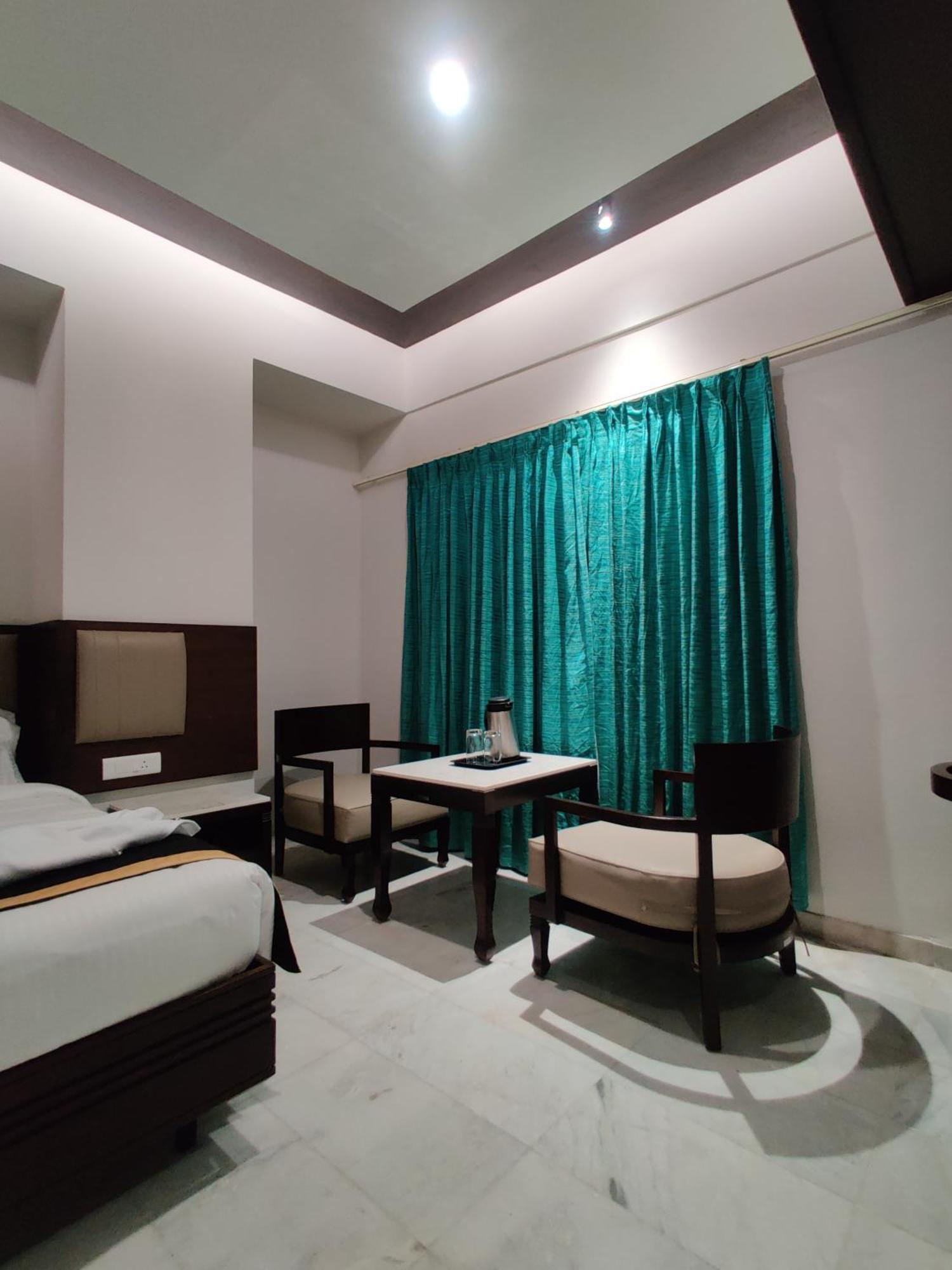 מדוראי Hotel Saratharajans מראה חיצוני תמונה